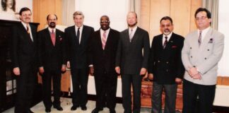 Awe 13 juli ta recorda cu 32 aña pasa Nel Oduber a saca e fecha di Independencia for di den Statuut