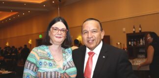 Minister Endy Croes ta felicita e graduadonan di Avondhavo Aruba