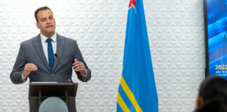 Minister Geoffrey Wever ta anuncia reduccion prijs di gasolin y diesel