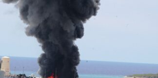 Candela enorme na Barcadera, riba e tereno di Daltra, polis tin e area completamente cera.