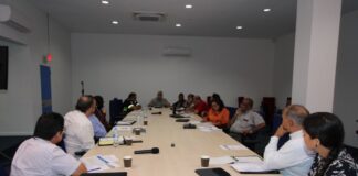 Diamars mainta Minister Glenbert a reuni cu Sindicatonan hunto cu WEB, ELMAR y Utilities riba e ahuste recien di prijs di awa y coriente