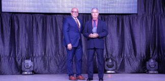 PREMIO EXCELENCIA DEN DEPORTE TA RECONOCE SR. MARIO MADURO COMO BALUARTE DEPORTIVO DI AÑA 2021.