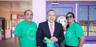 MINISTER ENDY CROES A BISHITA COLEGIO CONRADO CORONEL.