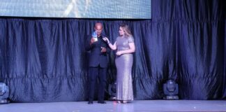 PREMIO EXCELENCIA DEN DEPORTE A RECONOCE SR. HENK ARNOLD COMO BALUARTE DEPORTIVO 2021.