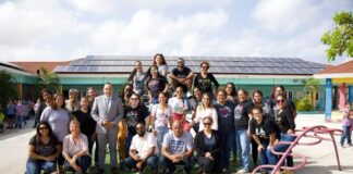 MINISTER ENDY CROES A BISHITA SCOL PRIMARIO KUDAWECHA.