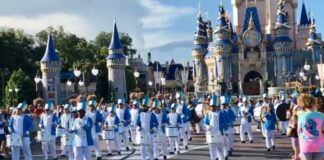 Massive Brassband Internacional pa duna un bunita presentacion na Disney su Magic Kingdom