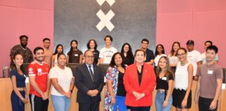 Minister Thijsen na studiantenan di Amsterdam ‘Studia responsabel y busca balansa entre estudio y bida social’