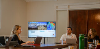 Ministerio di Turismo y Board di TPEF a haya un presentacion di Parke Nacional Arikok