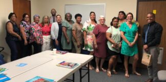 Cabesantenan di Scol di Bonaire a bishita Fundacion Telefon pa Hubentud Aruba pa ricibi informacion tocante e trabaonan di Fundacion Telefon pa Hubentud Aruba