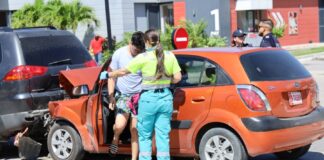 Un persona herida den accidente entre 4 auto