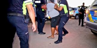 Polis compaña pa team di aresta ta haci detencion na Moko