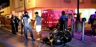 Dama herida den accidente di trafico na subida di brug di Renaissance