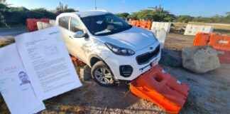 Chauffeur a bay laga sitio di accidente, debi cu e mester a bay un fiesta di casamento