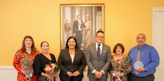 Minister Maduro ta felicita hubilario nan di Departamento di Finansa