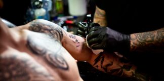 Seferino Tromp; DEN BIJBEL DIOS TATA TA PROHIBI DI PONE TATUAHENAN RIBA CURPA.