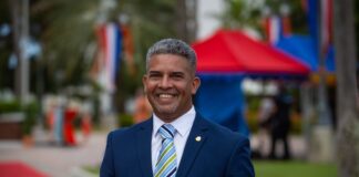 Raymond Kamperveen: No Asina, No Awor.