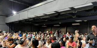 Sindicatonan na Curacao ta menasa pa pone Curacao plat pa 12.5% di recorte di salario