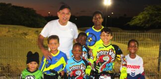 MINISTER ENDY CROES TA FELICTA E ATLETANAN Y ORGANISADO DI BEST VS BEST BMX RACE 2022.