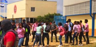 Pelea formal di muchanan altura di EPB Hato, polis a detene varios mucha