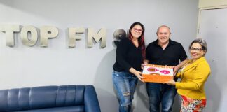 Danki Minister Geoffrey Wever y Ursel Arends pa e donutsnan riba dia di prensa