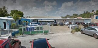 3 polis condena na Curacao pa pone mucha di scol kita paña y buk durante control