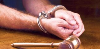 Dos polis condena pa a usa metodo di investigacion contra reglamento di trabao