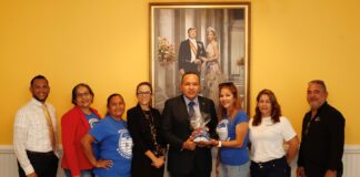 MINISTER DI DEPORTE A REUNI CU DIRECTIVA DI BARRACUDAS ARTISTIC SWIMMING ARUBA