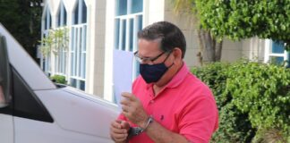 Freddy Every a tira tur culpa riba Benny; Leoncita tabata haya preferencia riba tur otro cuidadano y tabata cana drenta departamentonan pa fix tereno