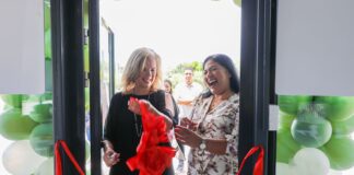 Minister Xiomara Maduro tabata na e apertura di Happy Island Furniture