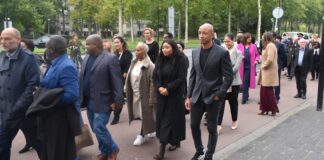 Aruba a pone krans na conmemoracion di 30 aรฑa di tragedia di Bijlmer