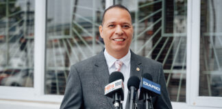 Parlamentario Berlis ta pidi pa subi salario minimo