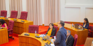 Minister Geoffrey Wever den Parlamento di Aruba: E Sistema Nacional di Estadistica (NSS) ta un tool esencial pa Gobierno, Parlamento, sector priva, Academia y publico en general