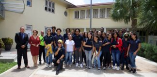 Minister Endy Croes: ๐๐ ๐ฆ๐๐๐๐ COLLEGE EXAMENKLAS ๐ HACI UN ๐๐๐ฆ๐๐๐ง๐ NA MINISTER DI ENSEรANSA Y DEPORTE Y PREMIER WEVER-CROES ASERCA DI CON PAIS ARUBA TA WORDO GOBERNA