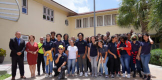 KLAS 4 DI LA SALLE COLLEGE A BISHITA PROME MINISTER DEN CUADRO DI LES TOCANTE ‘STAATSINRICHTING’