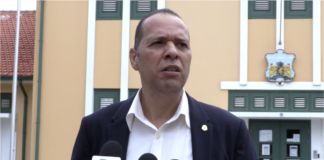 Parlamentario Marco Berlis (MEP) riba caso Avestruz: Puyitonan ta saliendo for di bao mesa