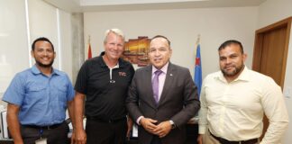 MINISTER DI DEPORTE A HAYA PRESENTACION DI E RAPPORT PRELIMINAR DI E PISTA DI PALO MARGA.