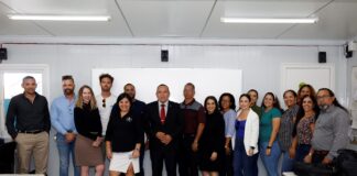 MINISTER ENDY CROES A REUNI CU DOCENTENAN DI JULIANA SCHOOL.