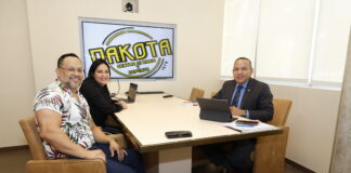 MINISTER ENDY CROES A REUNI CU DIRECTIVA DI CENTRO DI BARIO Y DEPORTE DAKOTA.