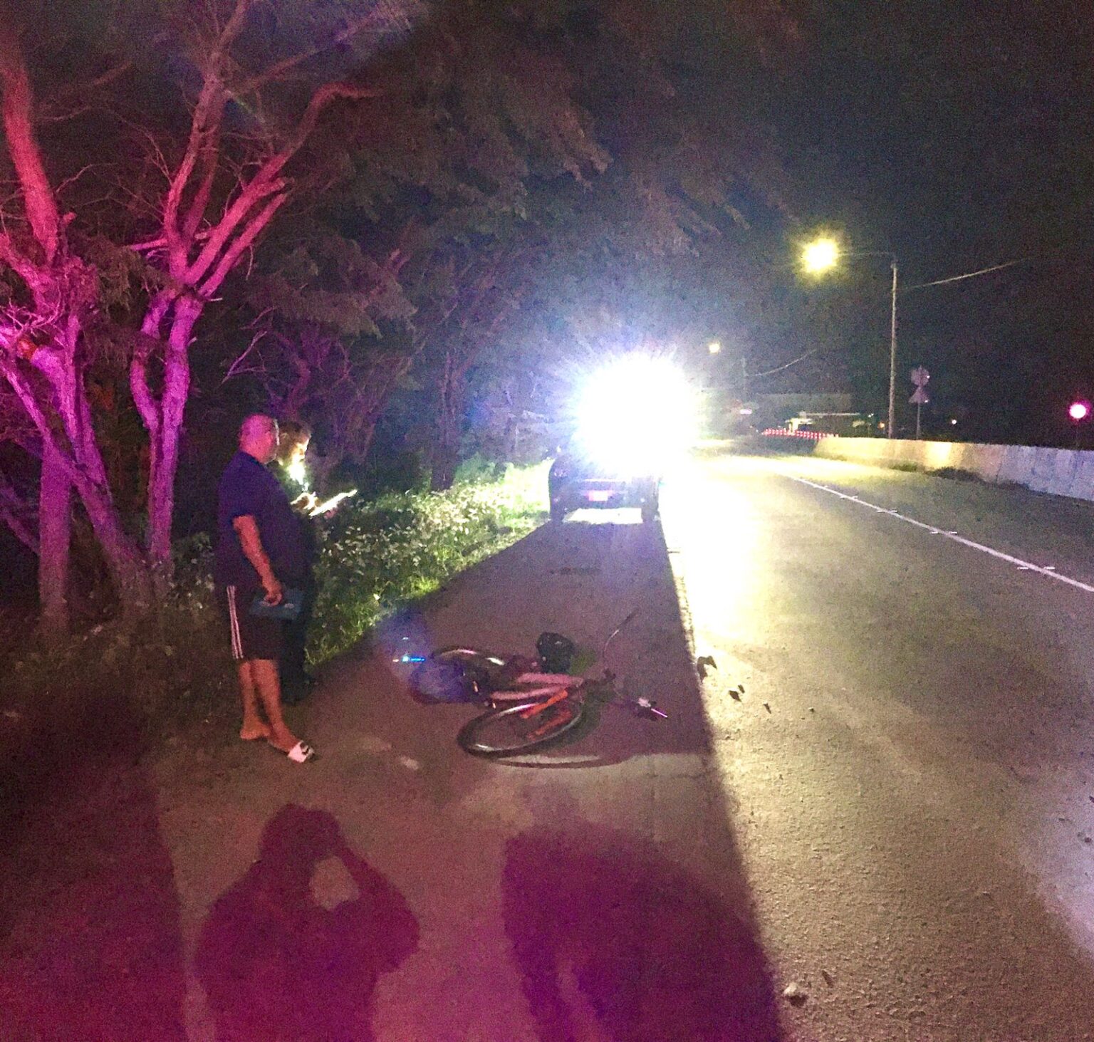 Auto a alcansa ciclista na Pos Chiquito - Solo Di Pueblo Noticia Aruba