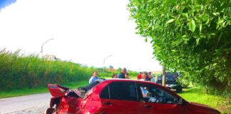 Pa dos dia consecutivo auto ta accidenta na mes un sitio riba Av. Nel Oduber