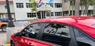 Mervin cu Gerlien a haya sticker di Aruparking y nan fuse a bula riba trahadornan