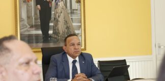 Minister Endy Croes A REUNI Y RICIBI UN PRESENTACION DI PLATAFORMA DI ENSEÑANSA Y LABOR (PEL)