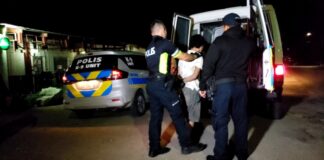 Den oranan di marduga; polis a detene un menor di edad cu a core pa polis