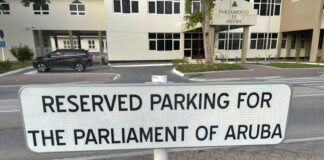 Parlamentario Ricky Hoek (MEP): Mi no a kibra ningun regla di parkeo