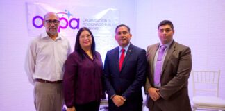 Minister Ursell Arends Directie Ouderenzaken a organisa prome charla informativo