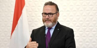 MINISTER GLENBERT CROES A PIDI WEB Y ELMAR PA ACTIVA NAN HELPDESK PA HENDENAN CU CUENTANAN EXTREMADAMENTE HALTO