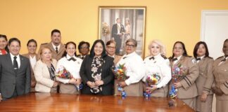 Minister Maduro ta felicita e grupo di Aduanero cu ta cumpli 25 y 30 aña den servicio di Gobierno