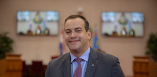 Minister Geoffrey Wever ta reacciona bek na Parlamentario Gerlien Croes