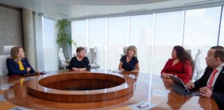 MINISTER ENDY CROES A RICIBI PRESENTACION DI E PROYECTO INFORMATIEPUNT DIGITALE OVERHEID (IDO) DI KONINKLIJKE BIBLIOTHEEK DI HULANDA.