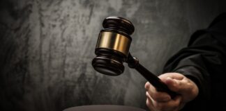 Awe pa 8.30 mainta Fiscal lo presenta su caso dilanti huez; sintonisa Top FM pa cobertura!